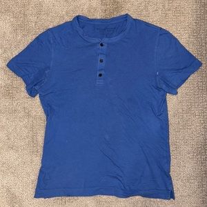 Banana Republic light blue tee shirt